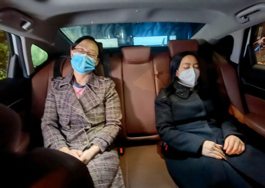 战“疫”党旗红丨你守护群众健康,我护送你安全回家!