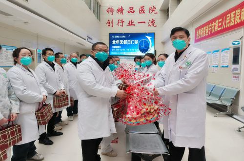 “新冠”无情 三医有爱│院领导亲切慰问坚守“医”线职工！