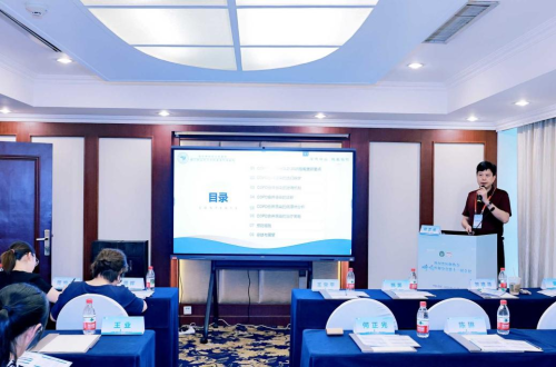 何正光教授在四川省呼吸医师分会上讲授廉政党课并作专题报告