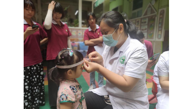 我中心开展幼儿园体检工作