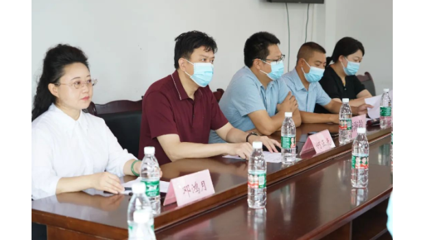 我院在河沙镇景峰村举办“文明共建 双百结对”启动仪式暨“助力乡村振兴 服务百姓健康”义诊活动