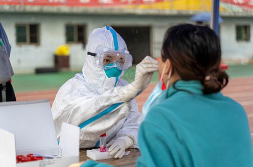 同心战“疫”|@核酸采样人，请保护好自己的颈肩