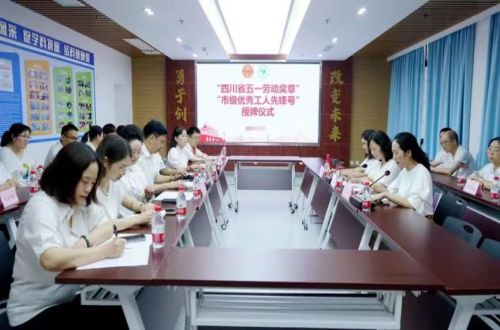 船山区总工会调研指导市三医院省级劳模创新工作