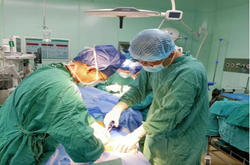 精准施救 重燃“膝”望 ——市三医院骨伤科成功开展“膝关节单髁置换术”